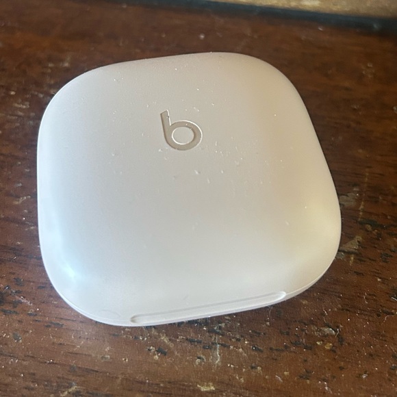 Beats Fit Pro x Kim Kardashian Moon Color - Picture 4 of 4